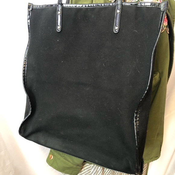 The coolest! Kate spade penguin tote bag - Picture 6 of 14